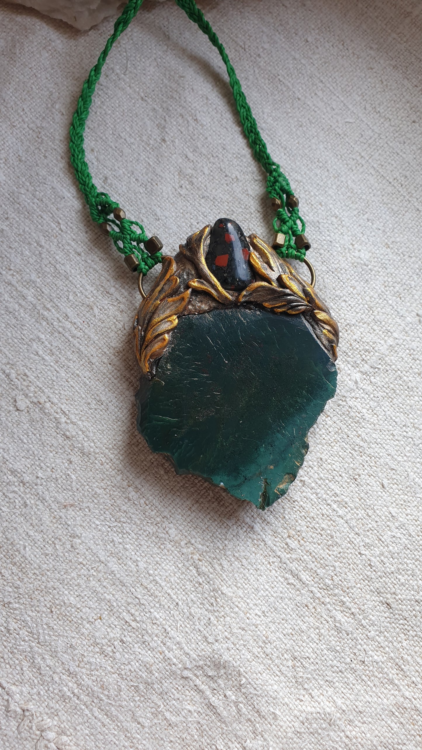 heliotrop ogrlica - krvavi kamen - bloodstone