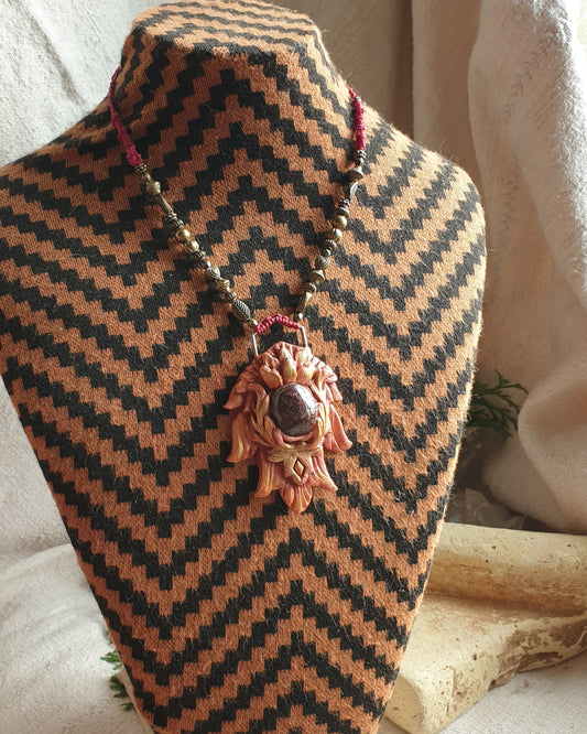 granat privjesak- vilinski štit