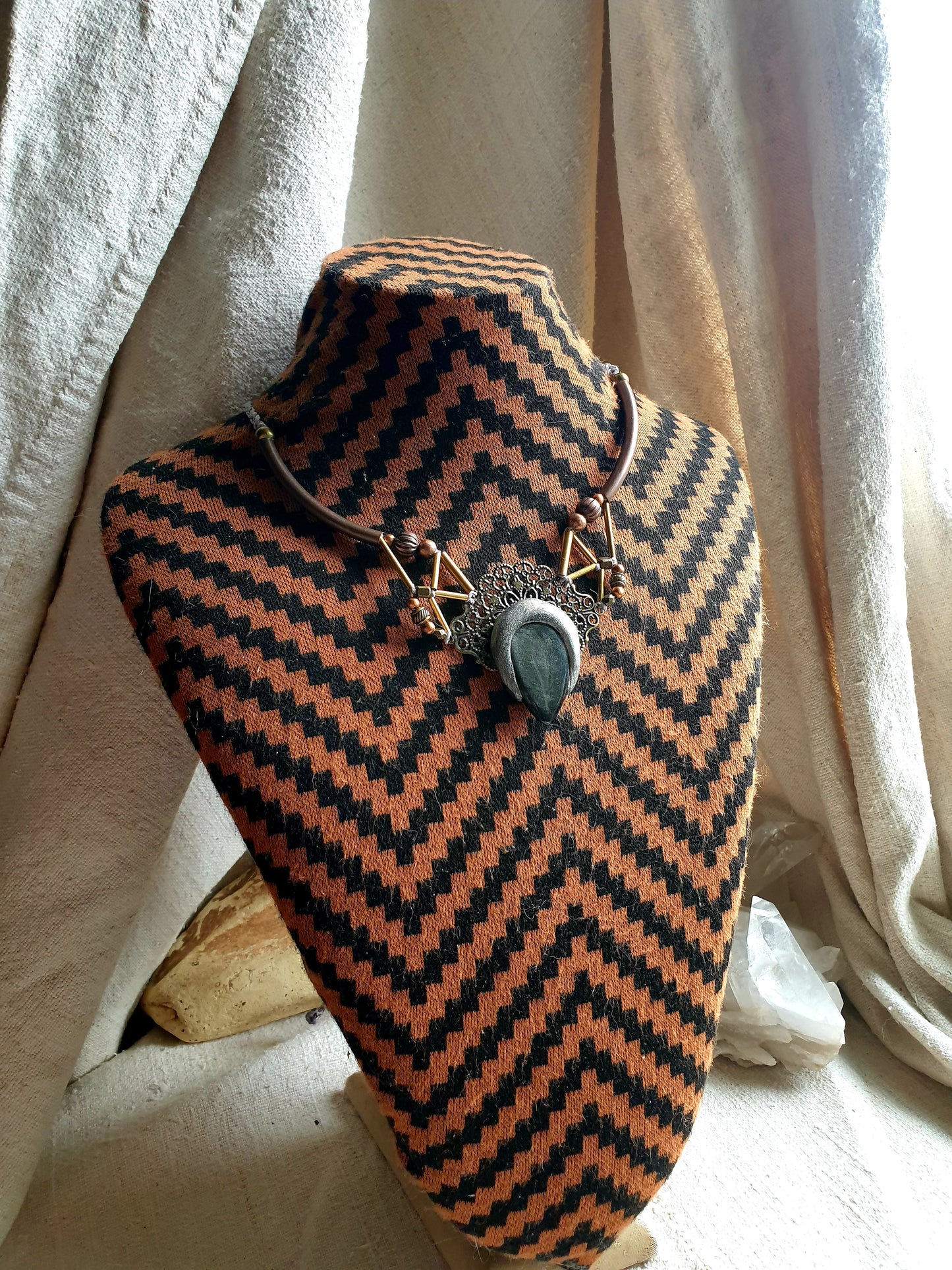 srebrni obsidian - neo tribal boho ogrlica