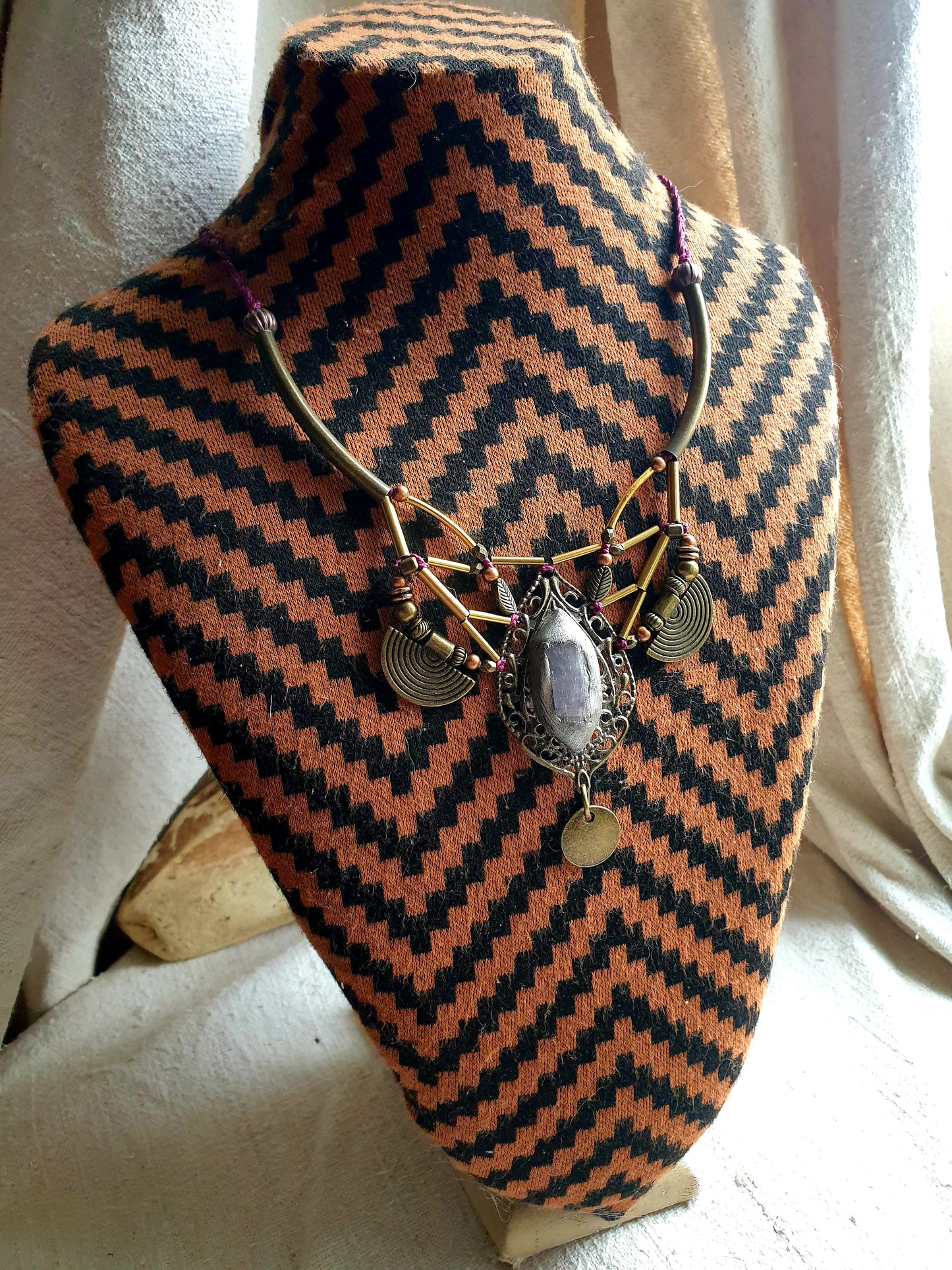 rozi kunzit - neo tribal boho ogrlica