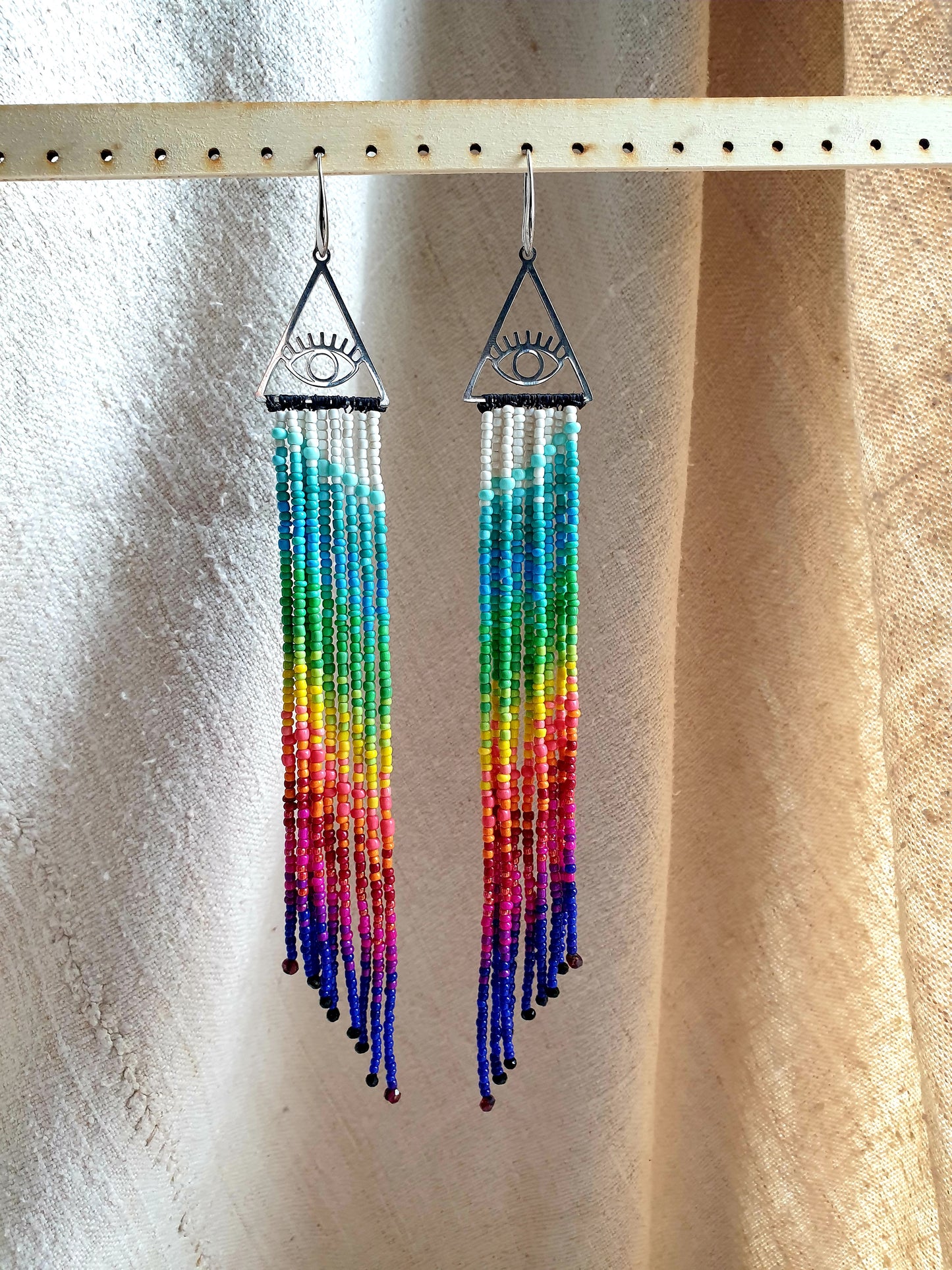 duga - naušnice od staklenih perli s granatom