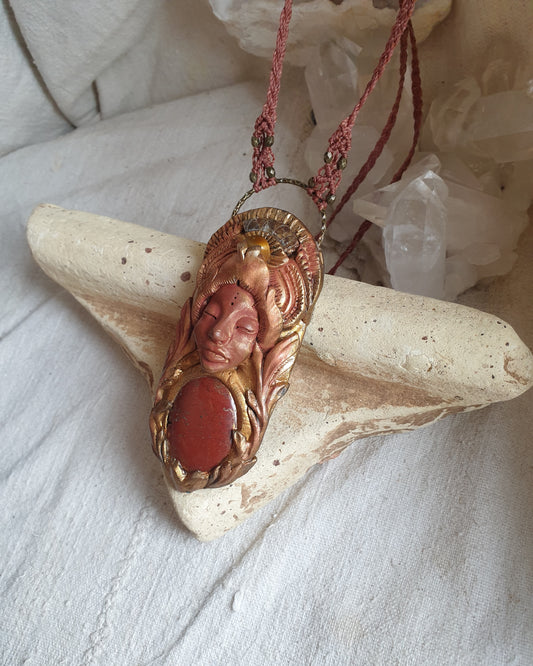 crveni jaspis šumski čuvar ogrlica