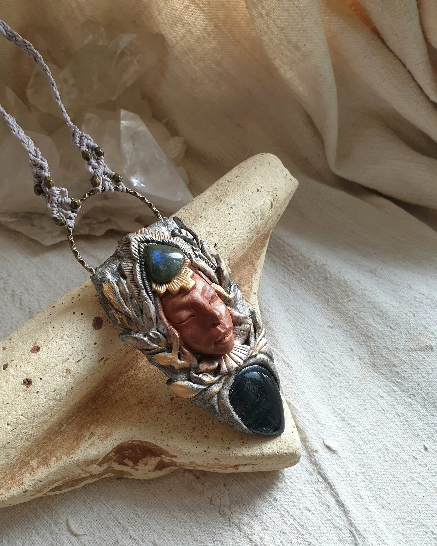 srebrni obsidijan i tamno plavi labradorit čuvar ogrlica