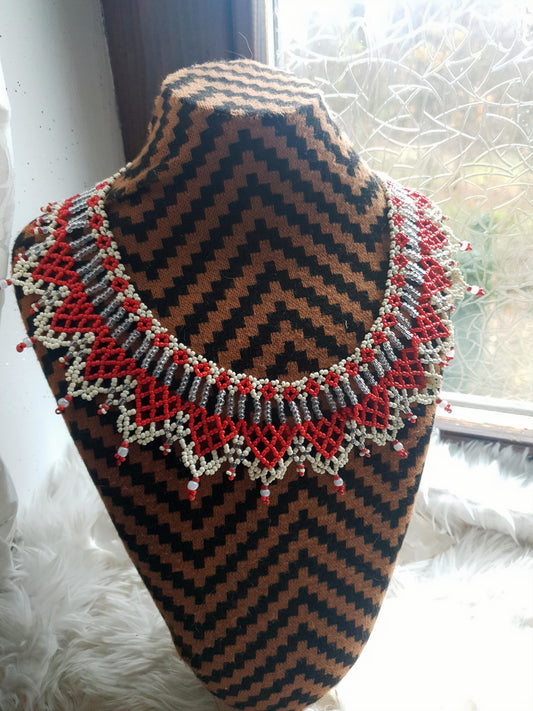 staklene perle ogrlica - bjela - crvena - prozirna - tradicijski nakit