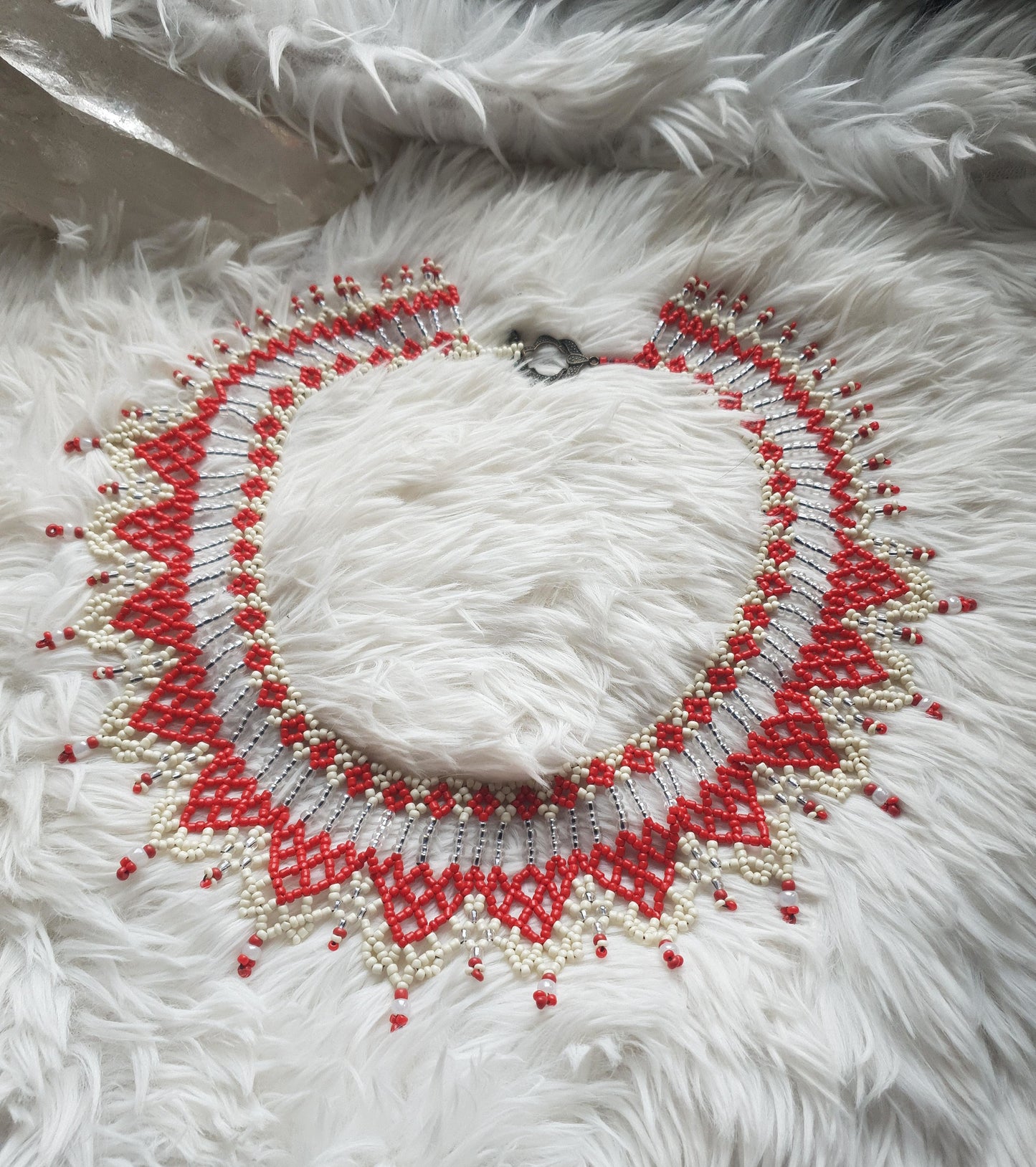 staklene perle ogrlica - bjela - crvena - prozirna - tradicijski nakit