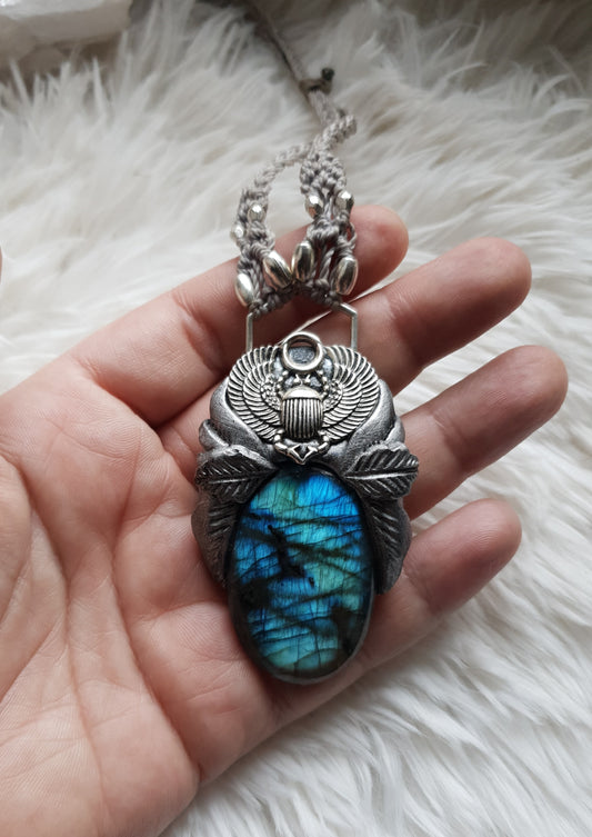 plavi labradorit scarab privjesak - khepri