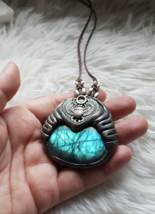 plavo zeleni labradorit skarabej privjesak - khepri