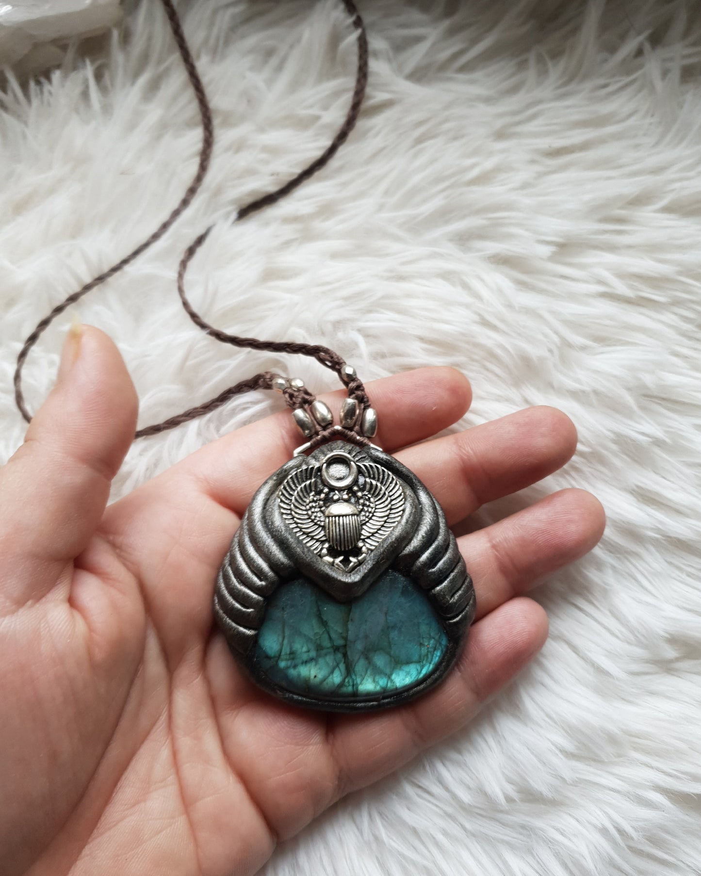 plavo zeleni labradorit skarabej privjesak - khepri