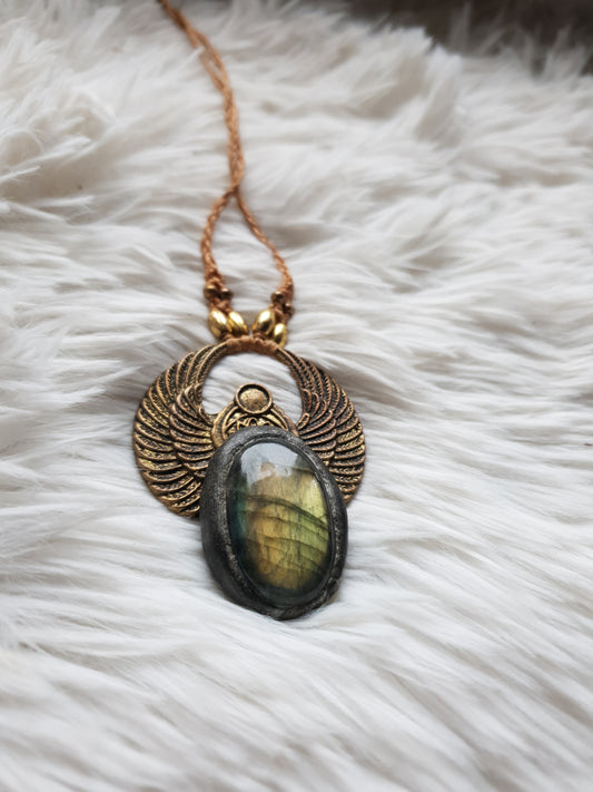 naranđasto zlatni labradorit skarabej privjesak - khepri