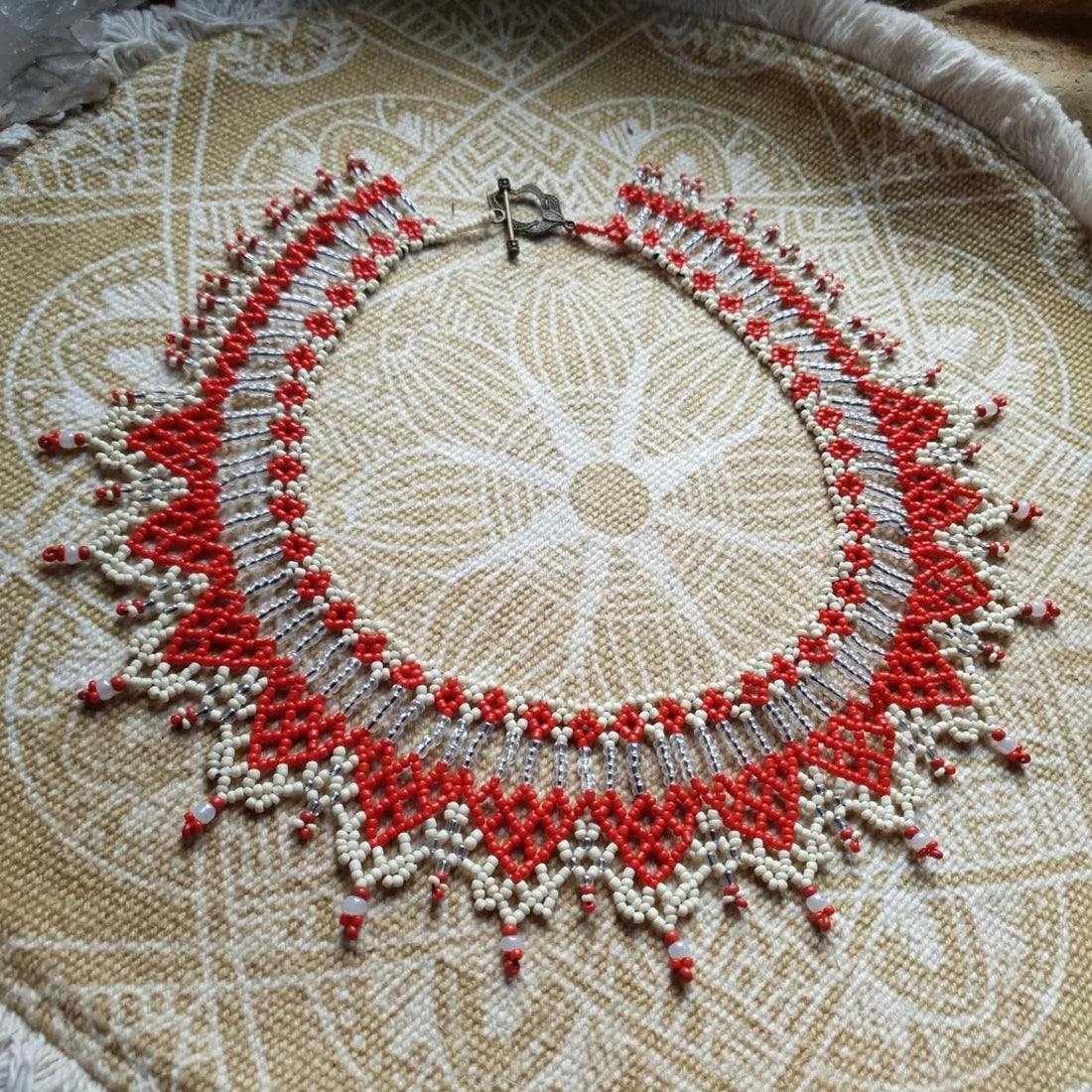 Staklene perlice : Tiha umjetnost koja spaja kontinente i pretkinje