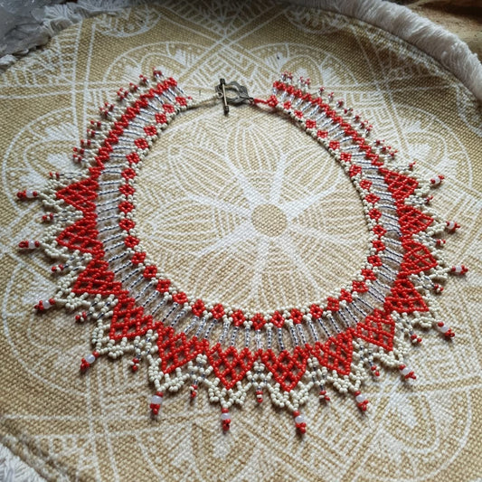 Staklene perlice : Tiha umjetnost koja spaja kontinente i pretkinje