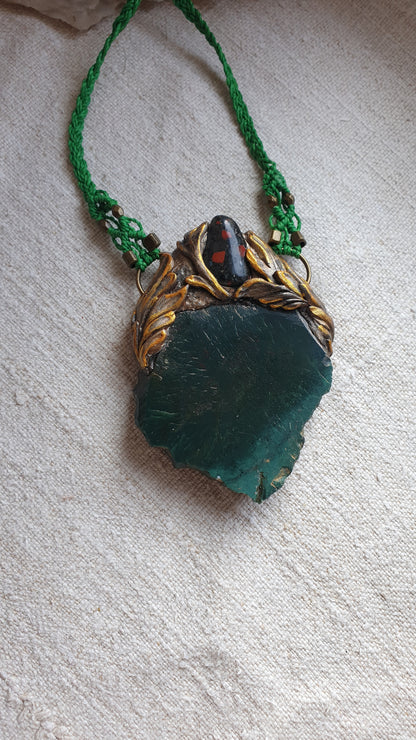 heliotrop ogrlica - krvavi kamen - bloodstone