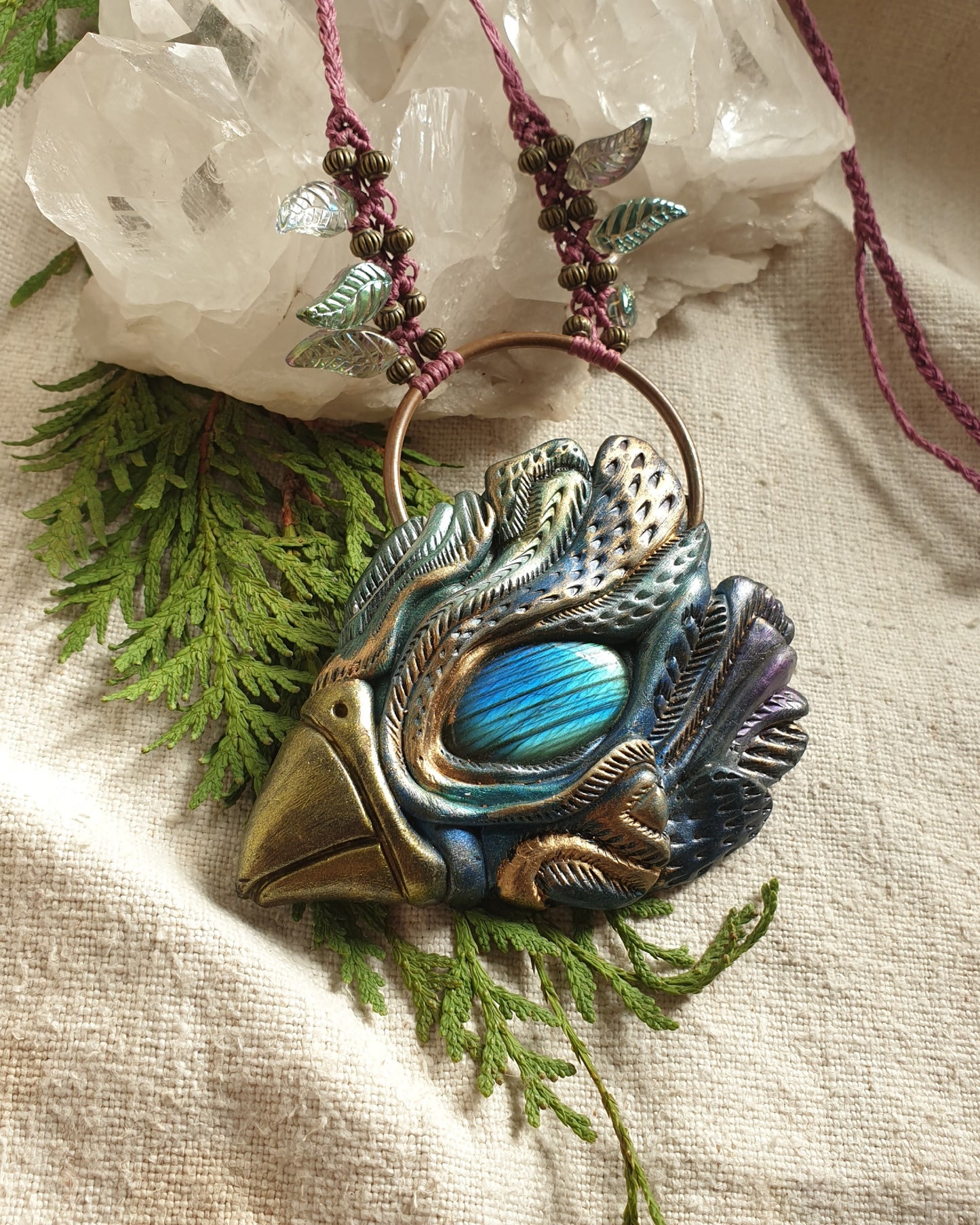 totem plava kozmička ptica - plavi labradorit ogrlica