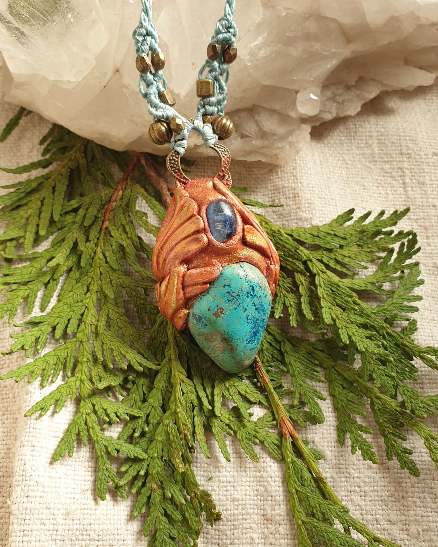 shattuckite i kijanit privjesak