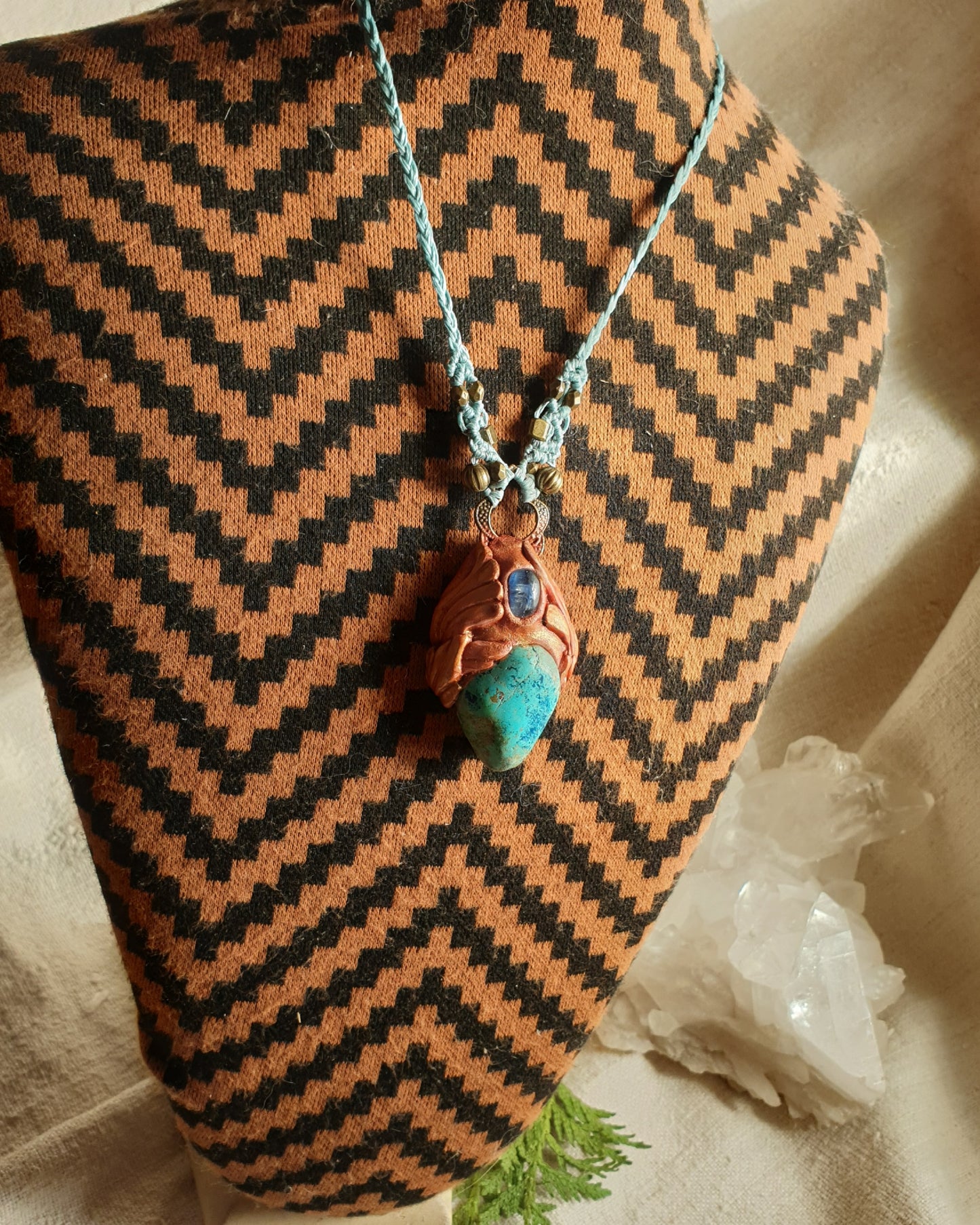 shattuckite i kijanit privjesak