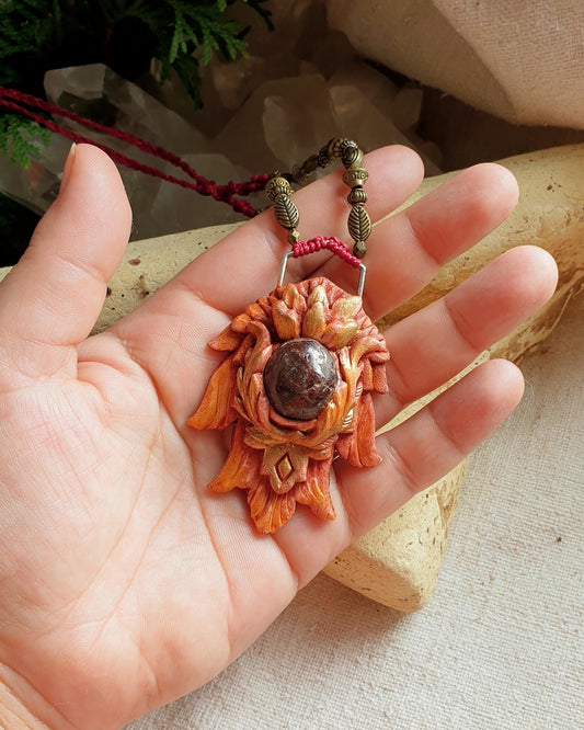 granat privjesak- vilinski štit