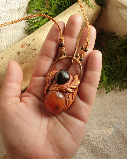 granat i karneol privjesak