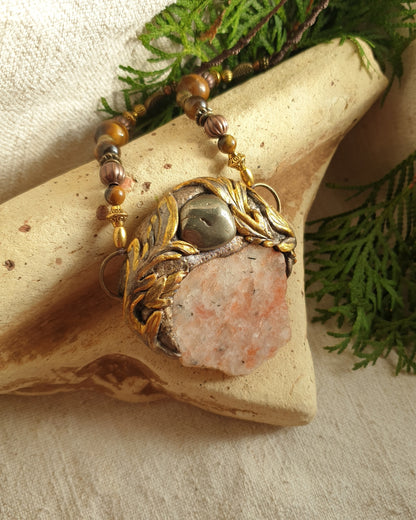 sunčev kamen - pirit - tigrovo oko ogrlica