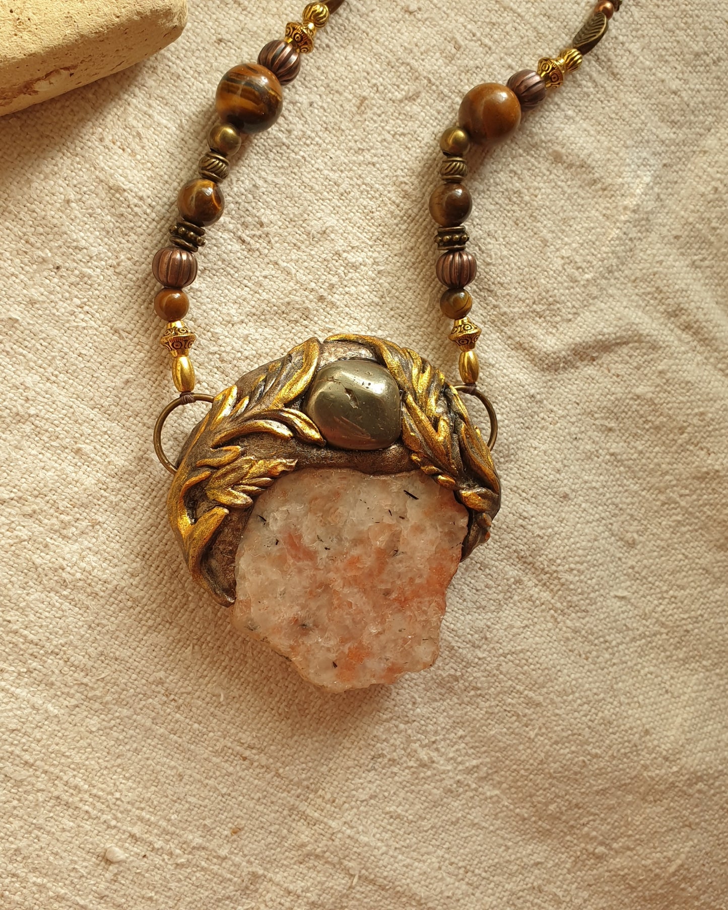 sunčev kamen - pirit - tigrovo oko ogrlica