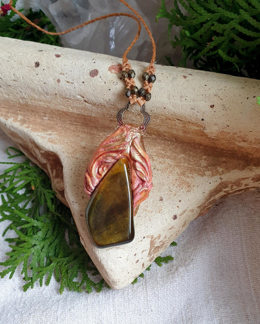 zlatno tigrovo oko privjesak