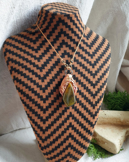 zlatno tigrovo oko privjesak