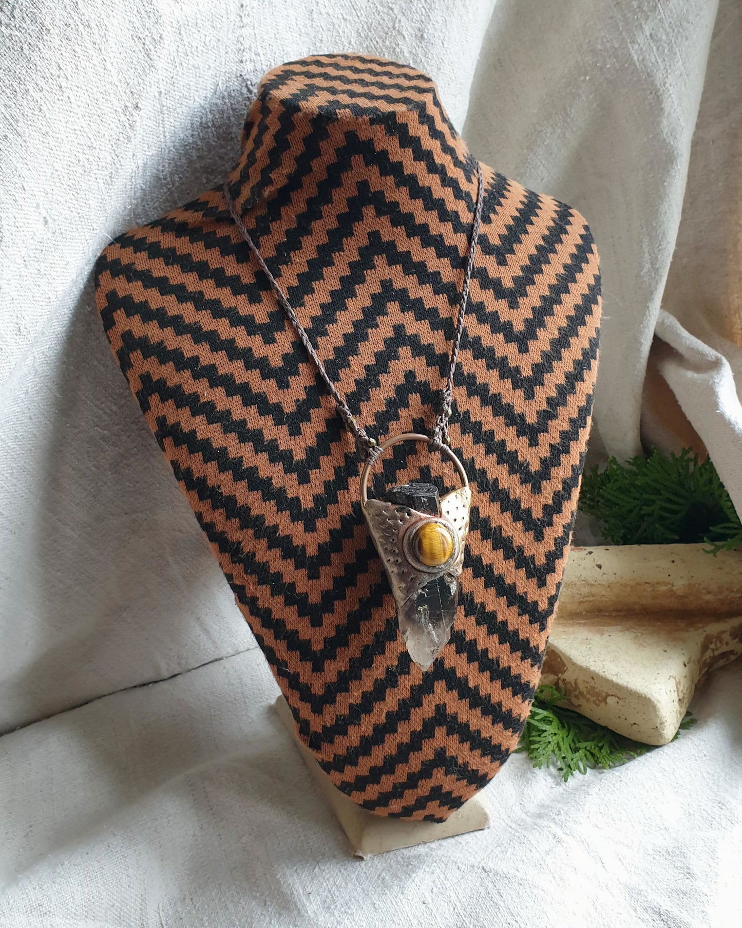 privjesak s dva lica - dimni kvarc - turmalin - tigrovo oko - ahat