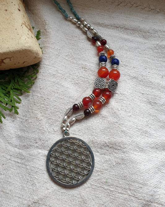 cvijet života ogrlica - srebrni ton - lapis lazuli - karneol