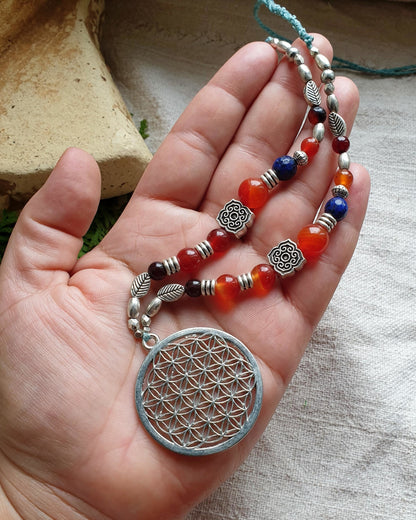 cvijet života ogrlica - srebrni ton - lapis lazuli - karneol