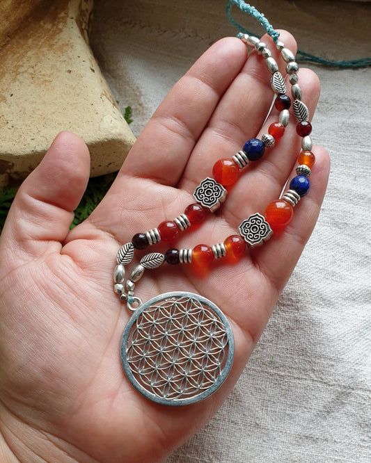 cvijet života ogrlica - srebrni ton - lapis lazuli - karneol