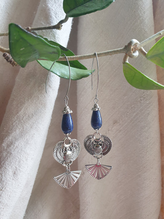 lapis lazuli scarab naušnice