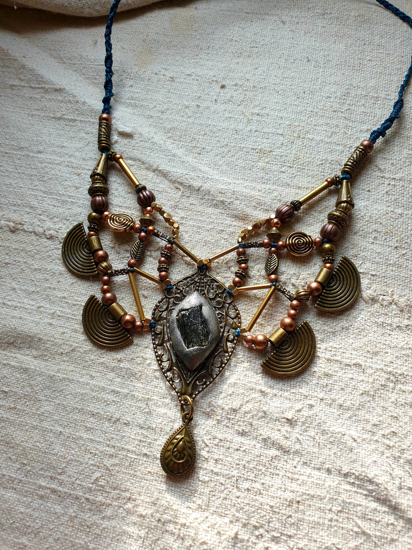 moldavit - neo tribal boho ogrlica