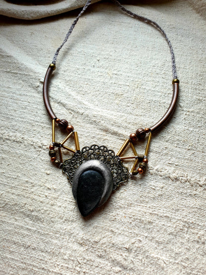 srebrni obsidian - neo tribal boho ogrlica