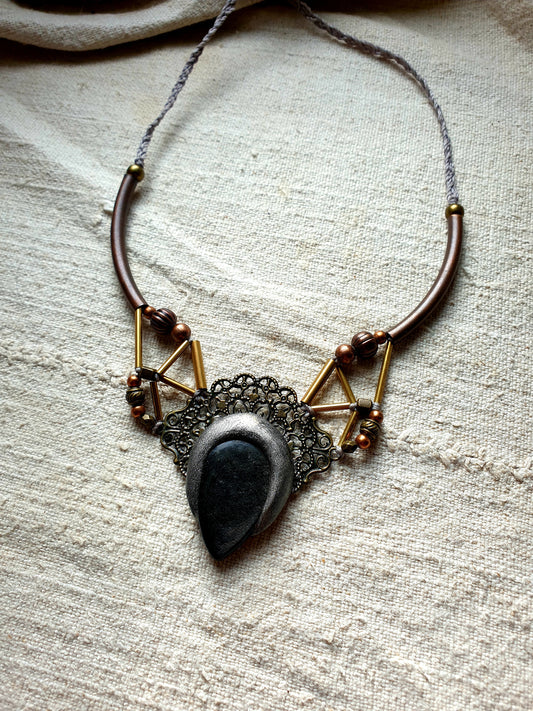 srebrni obsidian - neo tribal boho ogrlica