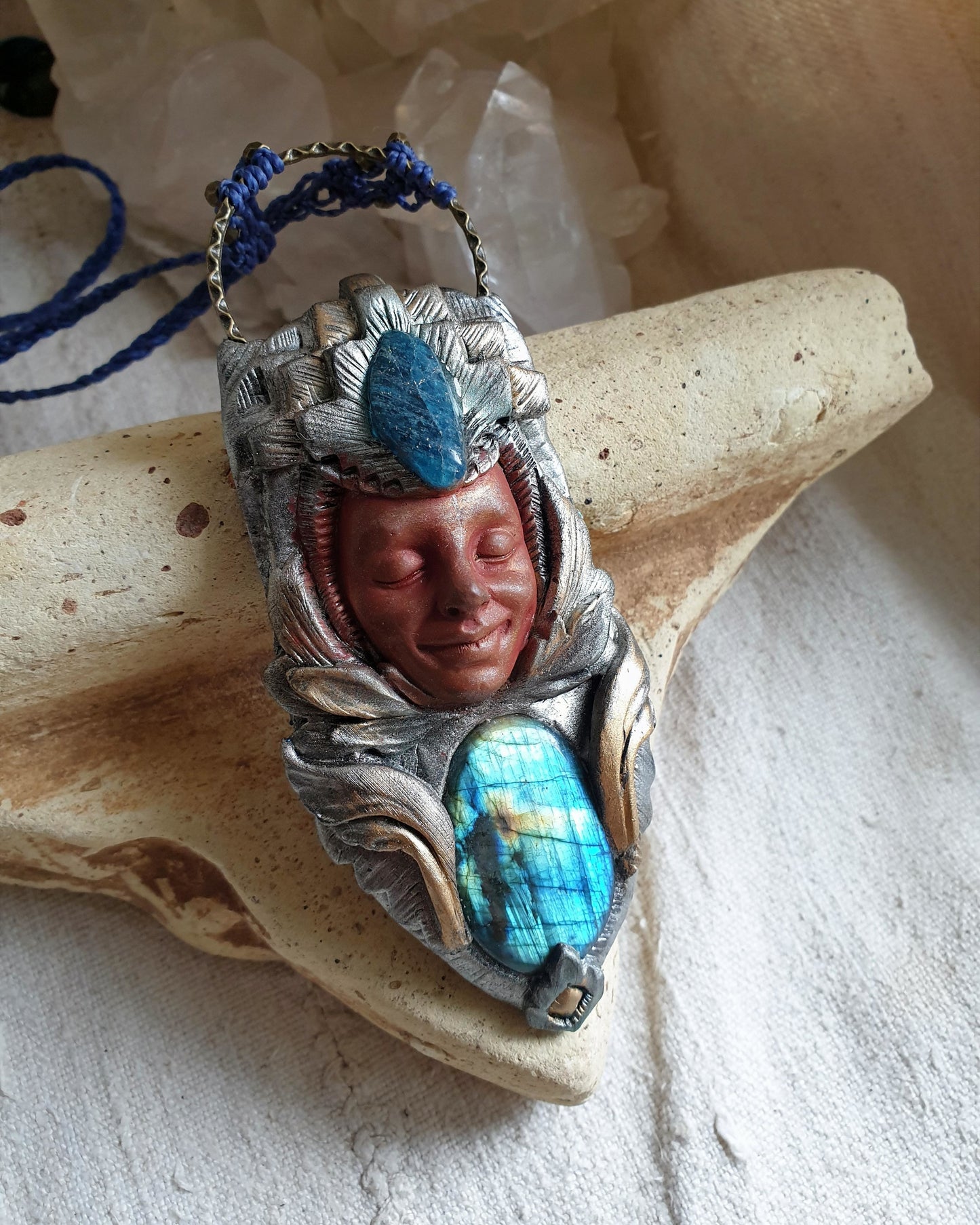 labradorit i apatit kralj kristalni čuvar ogrlica