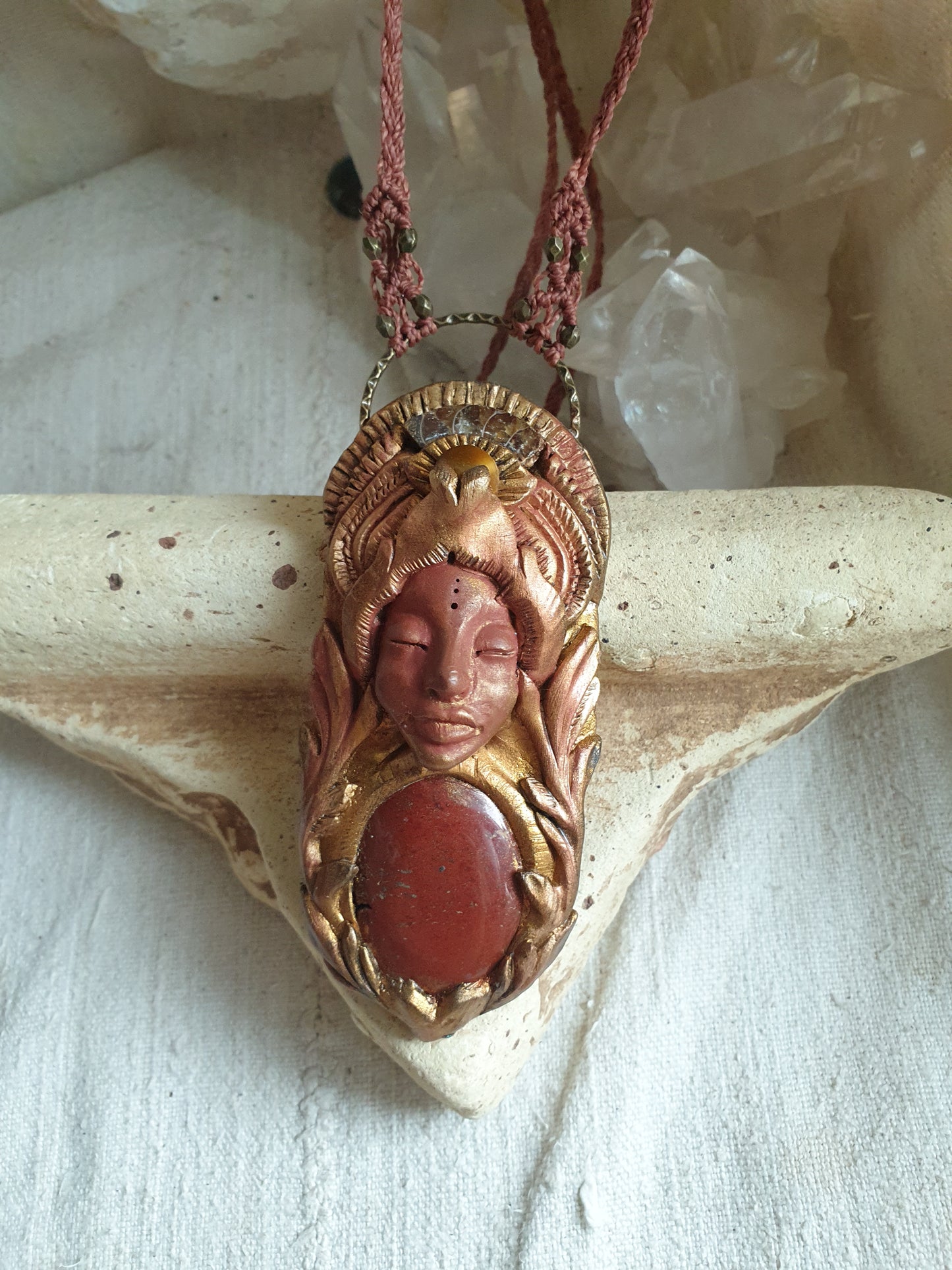 crveni jaspis šumski čuvar ogrlica