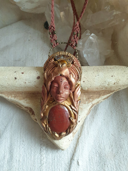 crveni jaspis šumski čuvar ogrlica