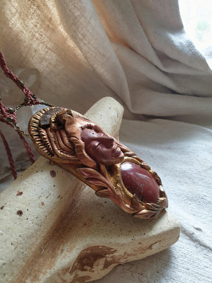 crveni jaspis šumski čuvar ogrlica