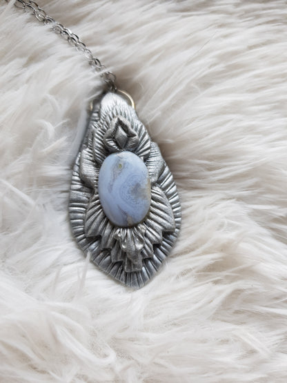 plavi čipkasti ahat privjesak - vilinska kolekcija