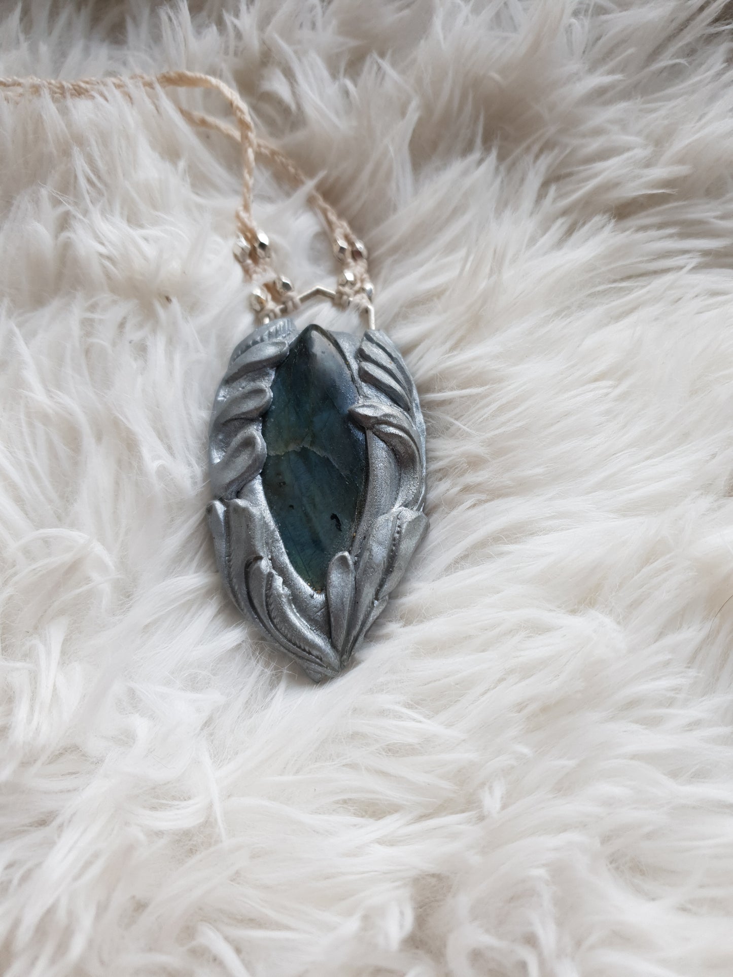 plavi labradorit privjesak - srebreni ton - vilinska kolekcija