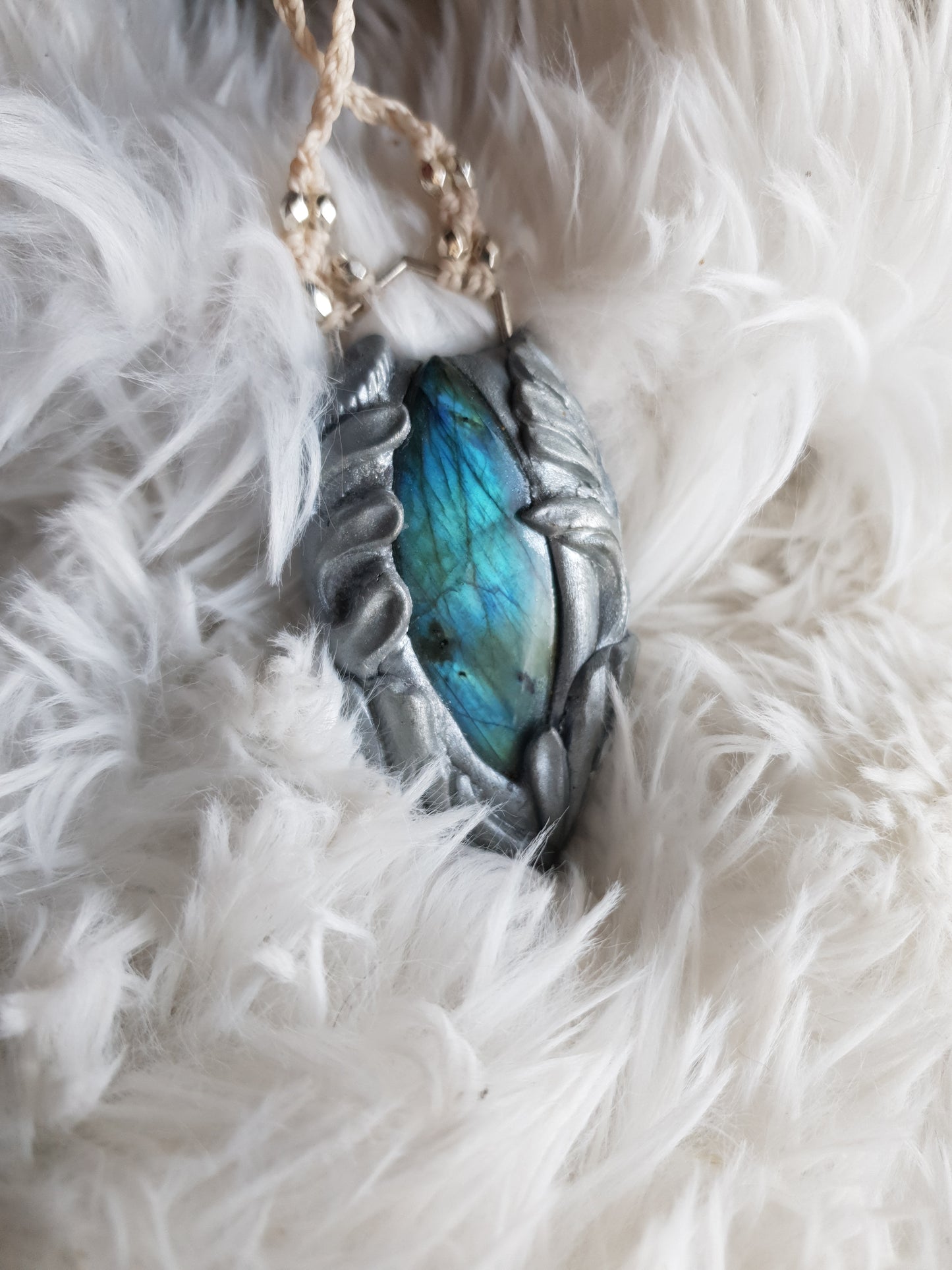 plavi labradorit privjesak - srebreni ton - vilinska kolekcija