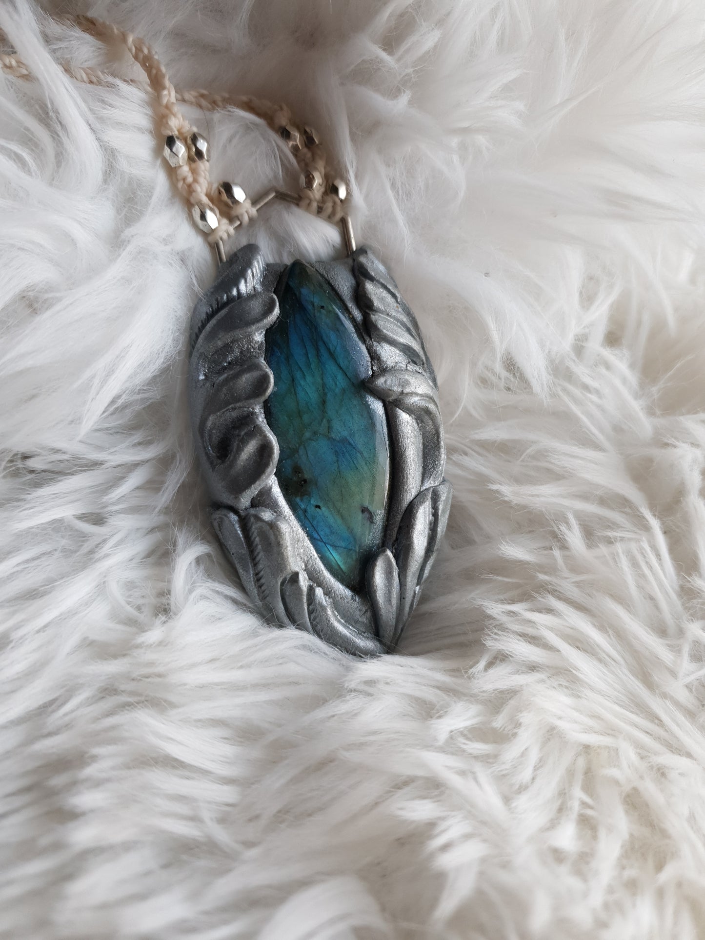 plavi labradorit privjesak - srebreni ton - vilinska kolekcija