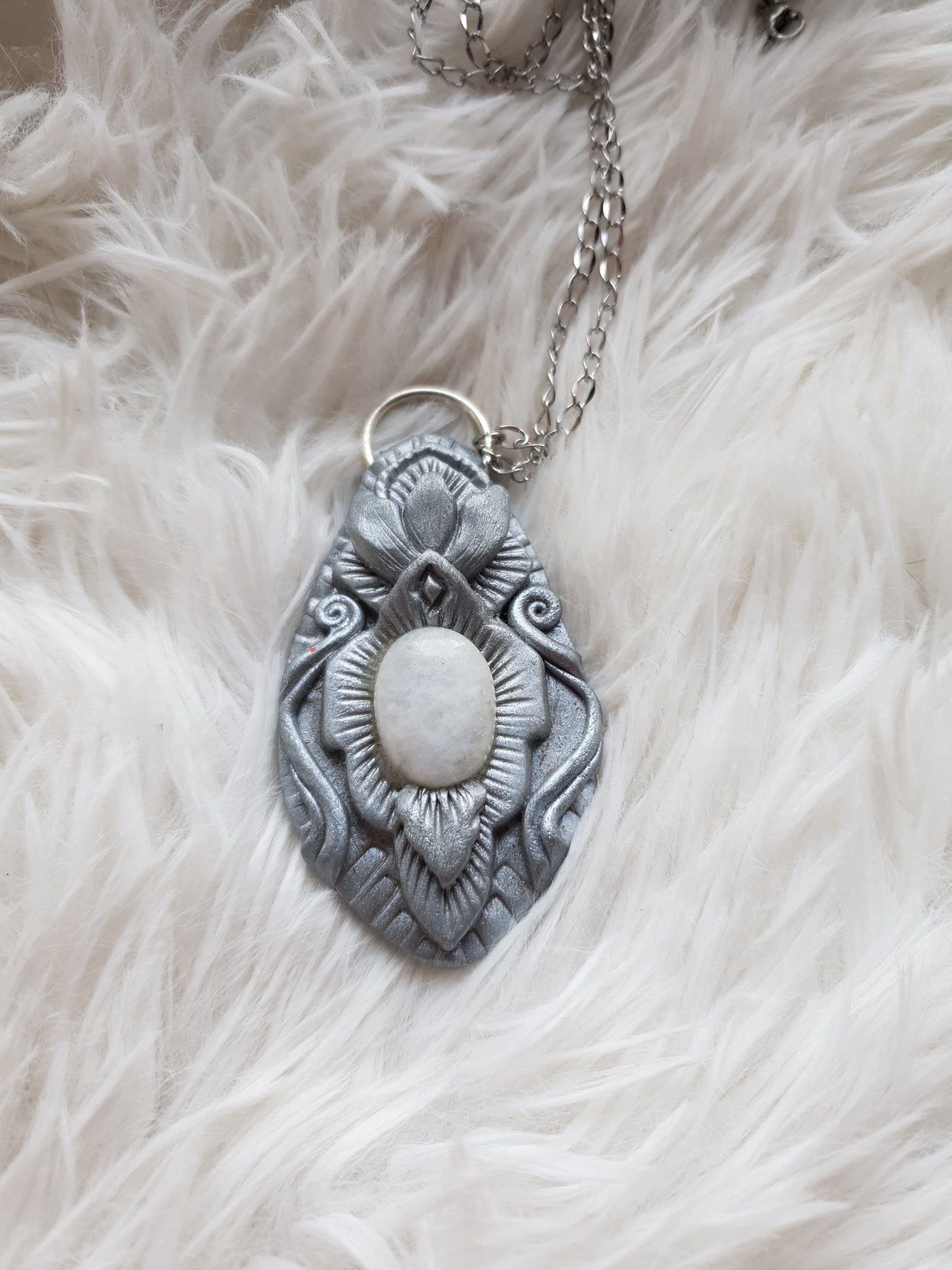 mjesečev kamen vilinski štit ogrlica - vilinska kolekcija