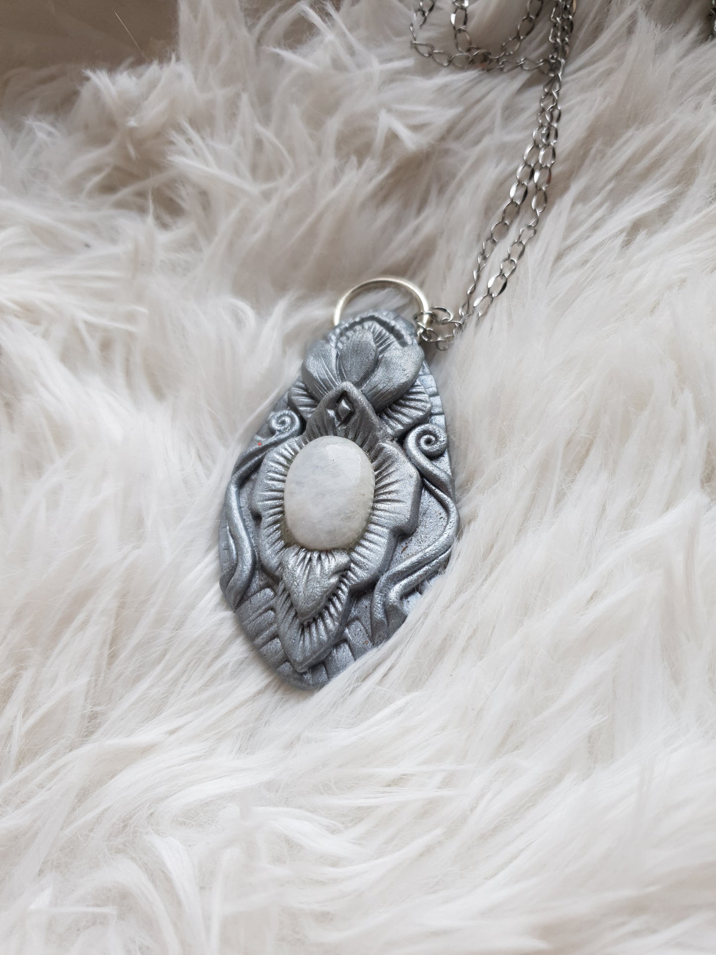 mjesečev kamen vilinski štit ogrlica - vilinska kolekcija