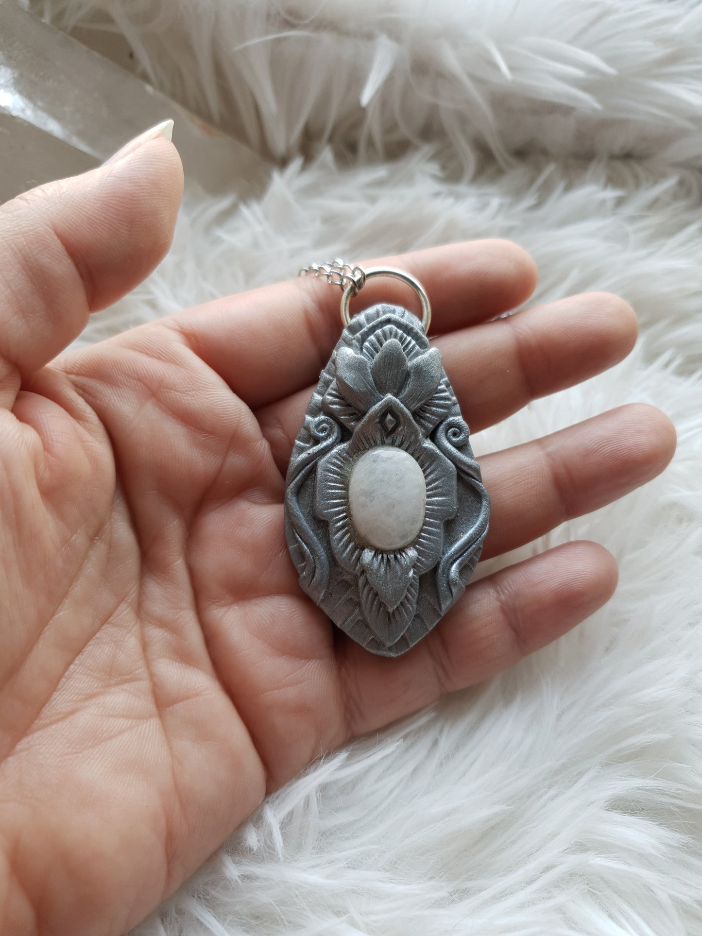 mjesečev kamen vilinski štit ogrlica - vilinska kolekcija