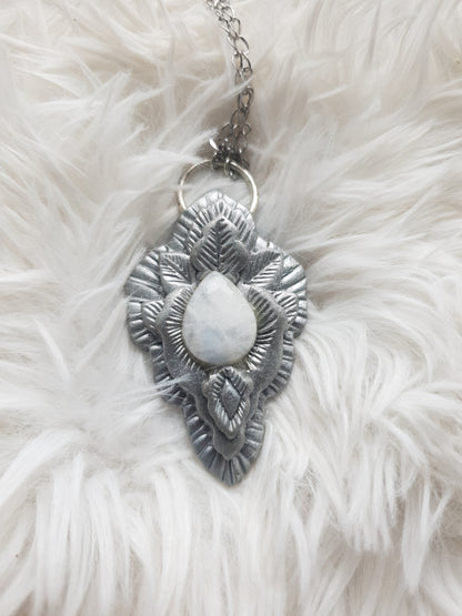 mjesečev kamen - vilinski štit - privjesak