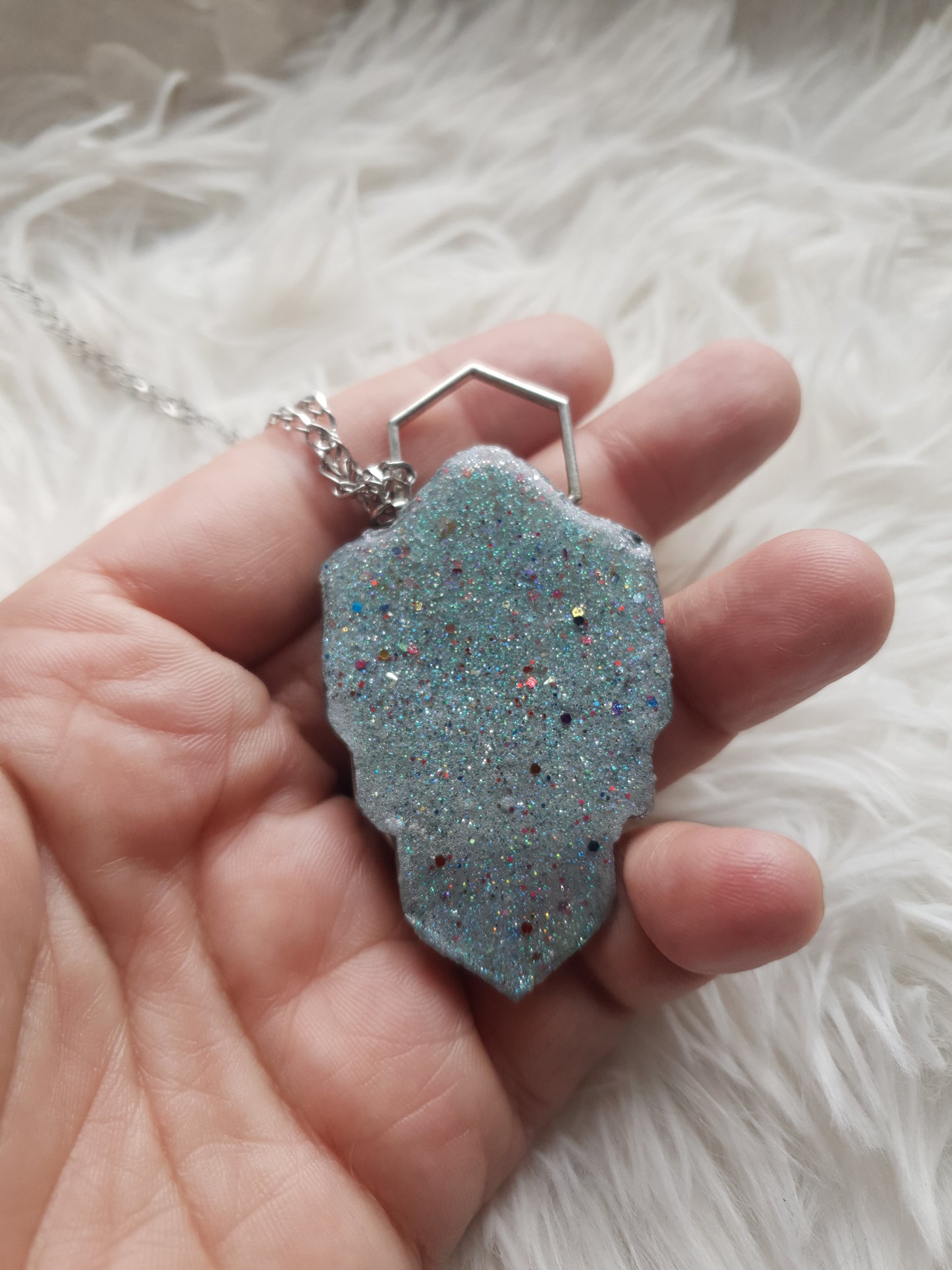 tamno plavi labradorit privjesak - vilinski štit