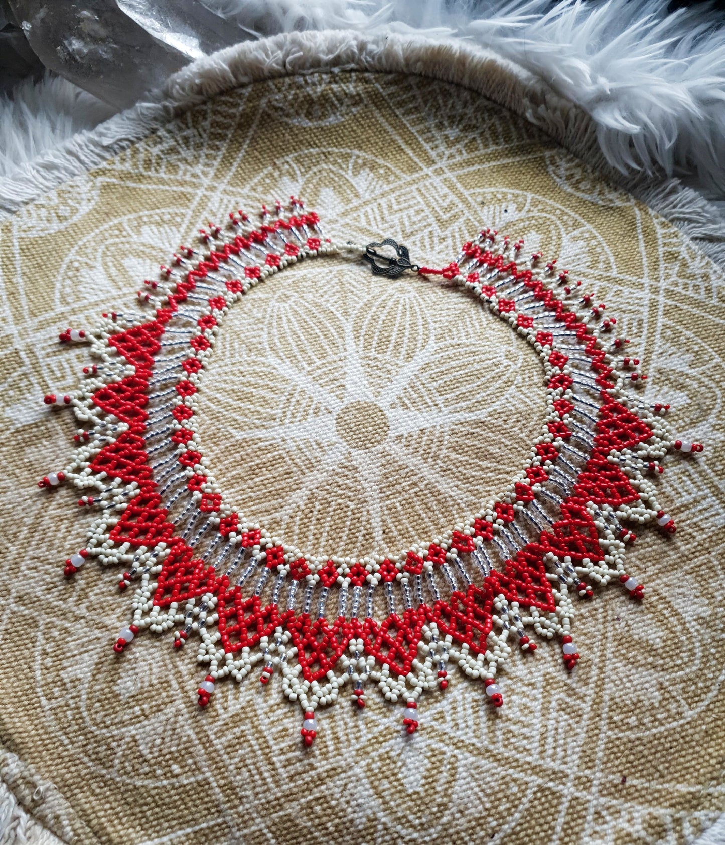 staklene perle ogrlica - bjela - crvena - prozirna - tradicijski nakit