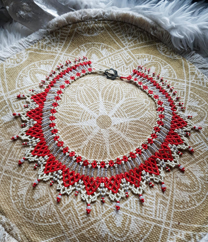 staklene perle ogrlica - bjela - crvena - prozirna - tradicijski nakit