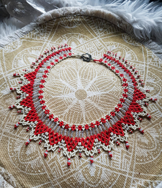 staklene perle ogrlica - bjela - crvena - prozirna - tradicijski nakit