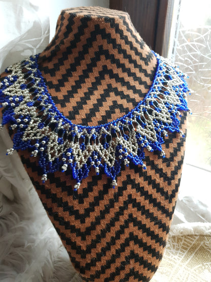 ogrlica od staklenih perlica - tradicijski nakit - plavo srebrno